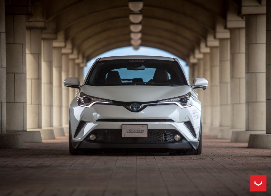  Toyota C-HR on Vossen Wheels (VFS10) 2017 года  (фото 2 из 20)